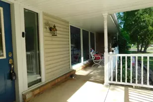 2829 Woodside Dr, Rockford, IL 61109 - Photo 2