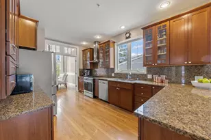 117 N Park Blvd, Glen Ellyn, IL 60137 - Photo 2