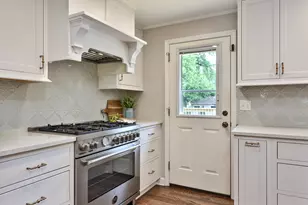 1328 Cabot Ln, Schaumburg, IL 60193 - Photo 10