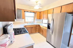 315 Mecherle Dr, Bloomington, IL 61701 - Photo 12