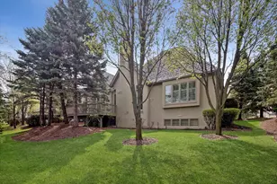 64 Forest Gate Cir, Oak Brook, IL 60523 - Photo 26