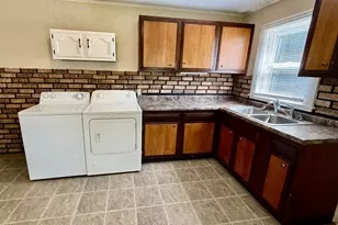 302 S Walnut St, Kewanee, IL 61443 - Photo 6