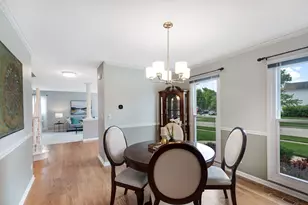 610 Fontana Pl, Mundelein, IL 60060 - Photo 4