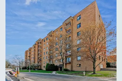 1717 W Crystal Lane #702, Mount Prospect, IL 60056 - Photo 1
