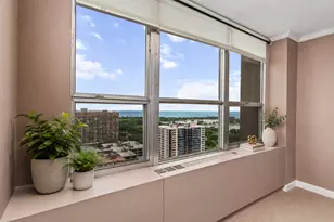 655 W Irving Park Rd, Chicago, IL 60613 - Photo 12