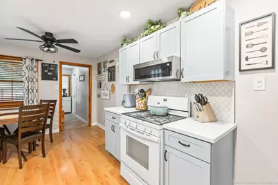 10104 S Turner Avenue, Evergreen Park, IL 60805 - Photo 12
