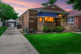 10104 S Turner Ave, Evergreen Park, IL 60805 - Photo 2