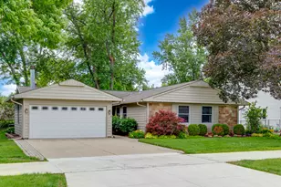 955 Bernard Dr, Buffalo Grove, IL 60089 - Photo 1