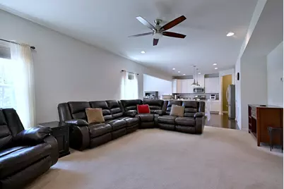 819 Glacial Falls Drive, Gilberts, IL 60136 - Photo 10