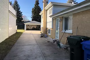 1674 Maple St, Des Plaines, IL 60018 - Photo 2