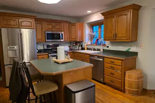 811 Meadow Ln, North Aurora, IL 60542 - Photo 2