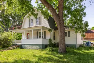 249 W Graham St, Dixon, IL 61021 - Photo 2