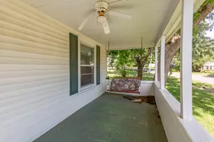 249 W Graham St, Dixon, IL 61021 - Photo 8