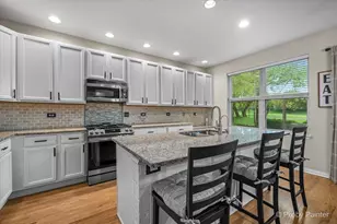 361 Oakmont Dr, Cary, IL 60013 - Photo 12
