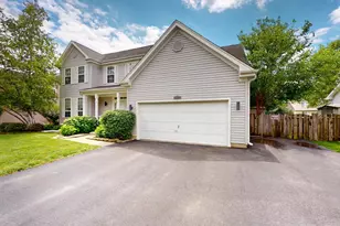 684 Huntington Dr, Carol Stream, IL 60188 - Photo 2