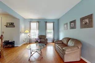 684 Huntington Dr, Carol Stream, IL 60188 - Photo 6