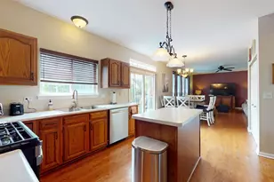 684 Huntington Dr, Carol Stream, IL 60188 - Photo 8