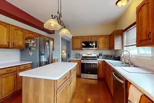 684 Huntington Dr, Carol Stream, IL 60188 - Photo 10