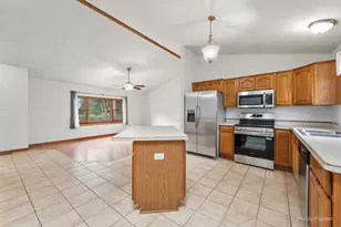 5214 Parkview Dr, McCullom Lake, IL 60050 - Photo 10