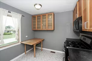883 Hastings Ln, Hanover Park, IL 60133 - Photo 10