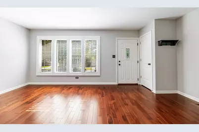 11134 S Sawyer Avenue, Chicago, IL 60655 - Photo 2