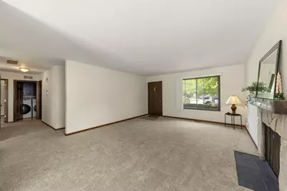 2S640 Continental Drive, Warrenville, IL 60555 - Photo 4
