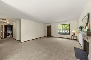 2S640 Continental Dr, Warrenville, IL 60555 - Photo 4