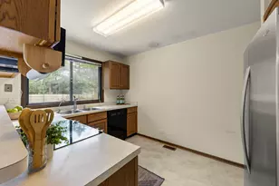 2S640 Continental Dr, Warrenville, IL 60555 - Photo 6