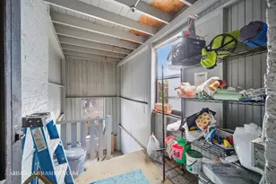 2045 W Farragut Ave, Chicago, IL 60625 - Photo 32