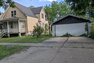 327 E 136th Pl, Chicago, IL 60827 - Photo 2