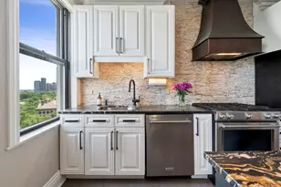 2000 N Lincoln Park W, Chicago, IL 60614 - Photo 12