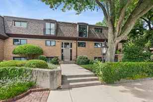 202 Kenston Ct, Geneva, IL 60134 - Photo 2