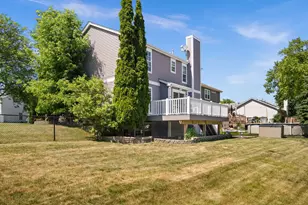 345 Mayfair Ln, South Elgin, IL 60177 - Photo 32