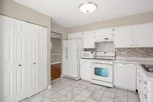 345 Mayfair Ln, South Elgin, IL 60177 - Photo 8