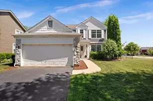345 Mayfair Ln, South Elgin, IL 60177 - Photo 2
