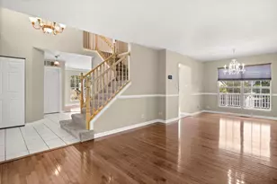 345 Mayfair Ln, South Elgin, IL 60177 - Photo 4