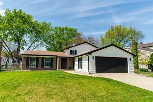 812 Lehigh Ln, Buffalo Grove, IL 60089 - Photo 2