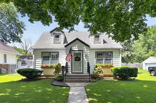 908 N 9th St, Rochelle, IL 61068 - Photo 1