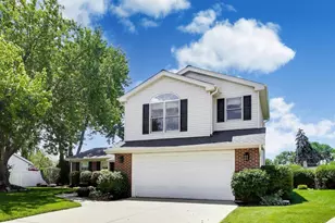 2006 N Elizabeth Dr, Arlington Heights, IL 60004 - Photo 2