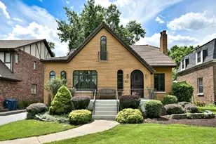 146 S Poplar Ave, Elmhurst, IL 60126 - Photo 1