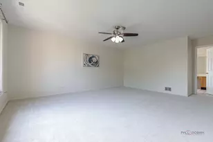 810 Edgemere Rd, Buffalo Grove, IL 60089 - Photo 18