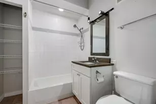 732 S Financial Pl, Chicago, IL 60605 - Photo 14