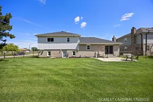 20W481 Cobb Dr, Downers Grove, IL 60516 - Photo 2