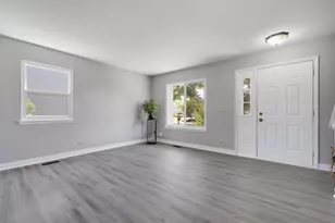 1312 Burke Ln, South Elgin, IL 60177 - Photo 4