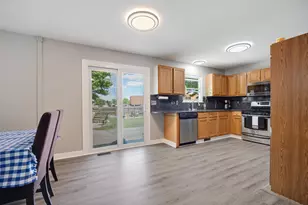 1312 Burke Ln, South Elgin, IL 60177 - Photo 8