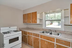 219 219 1/2 W Main St, Braidwood, IL 60408 - Photo 8