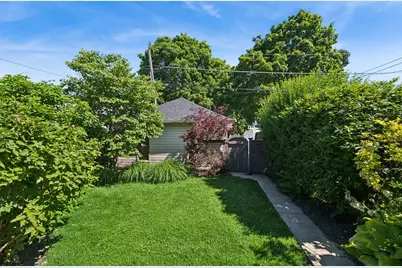 6660 Albion Avenue, Niles, IL 60714 - Photo 2