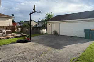 2111 THREE Forks Dr, Plainfield, IL 60586 - Photo 8