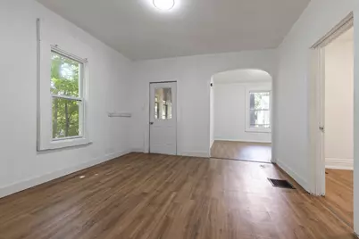 1029 Woodlawn Avenue, Rockford, IL 61103 - Photo 2