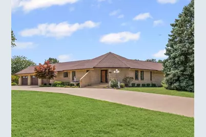 800 Cambridge Drive, Paxton, IL 60957 - Photo 1